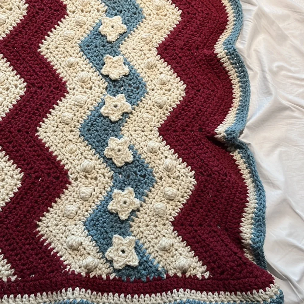 Crochet throw - Picture 2 of 3